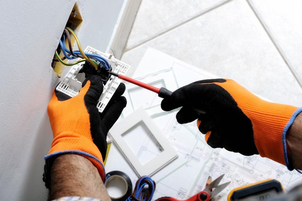 When to Call an Electrical Contractor in Estelline, SD: Common Home Electrical Warning Signs